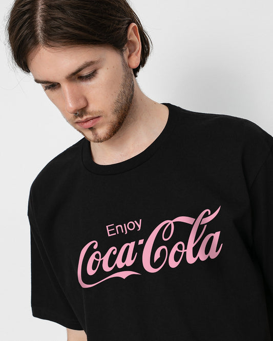 CAMISETA NEGRA COCA-COLA ESTAMPADO ROSADO